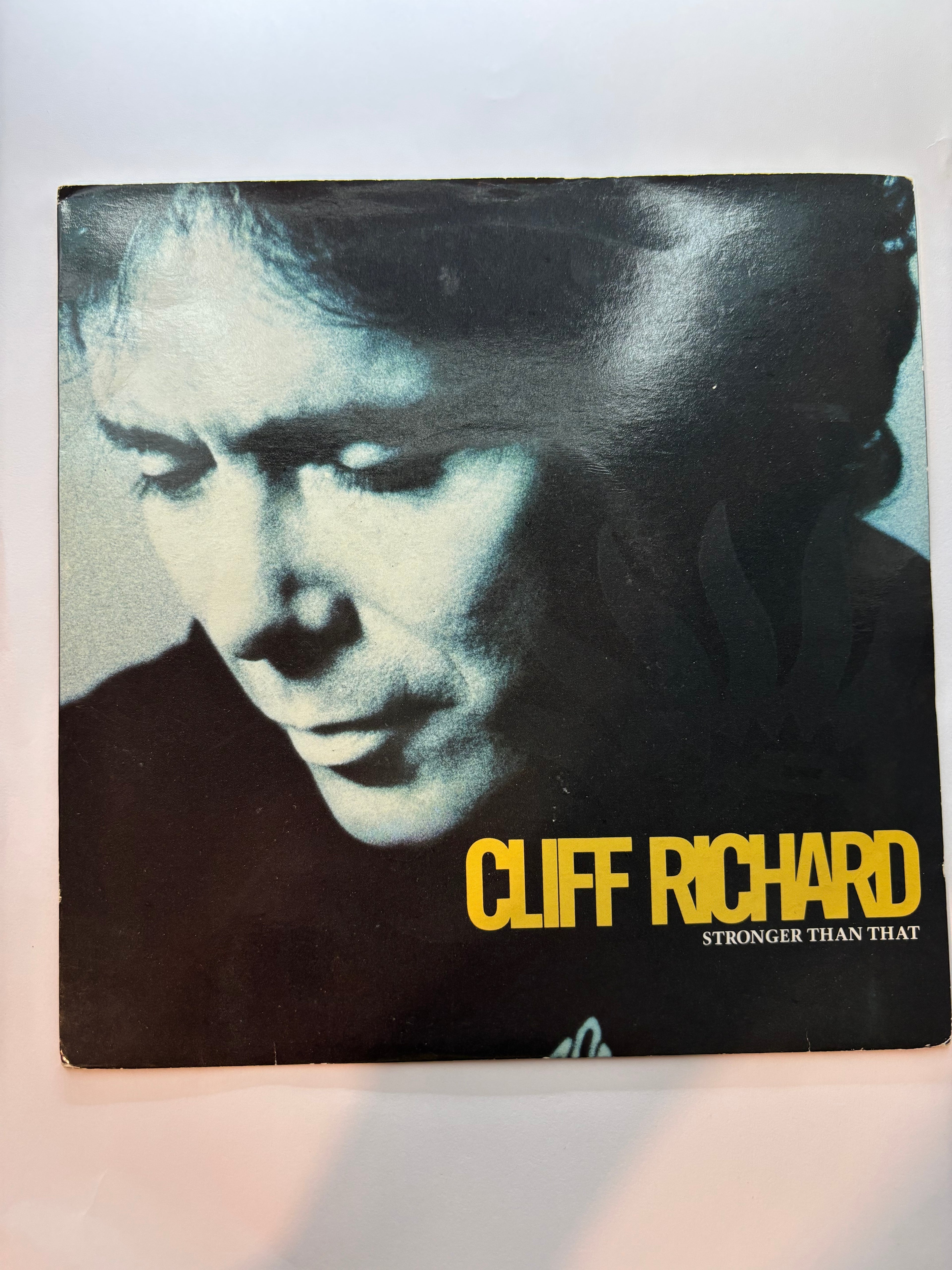 Cliff Richard- Stronger than that 7’’ vinyl single 1989