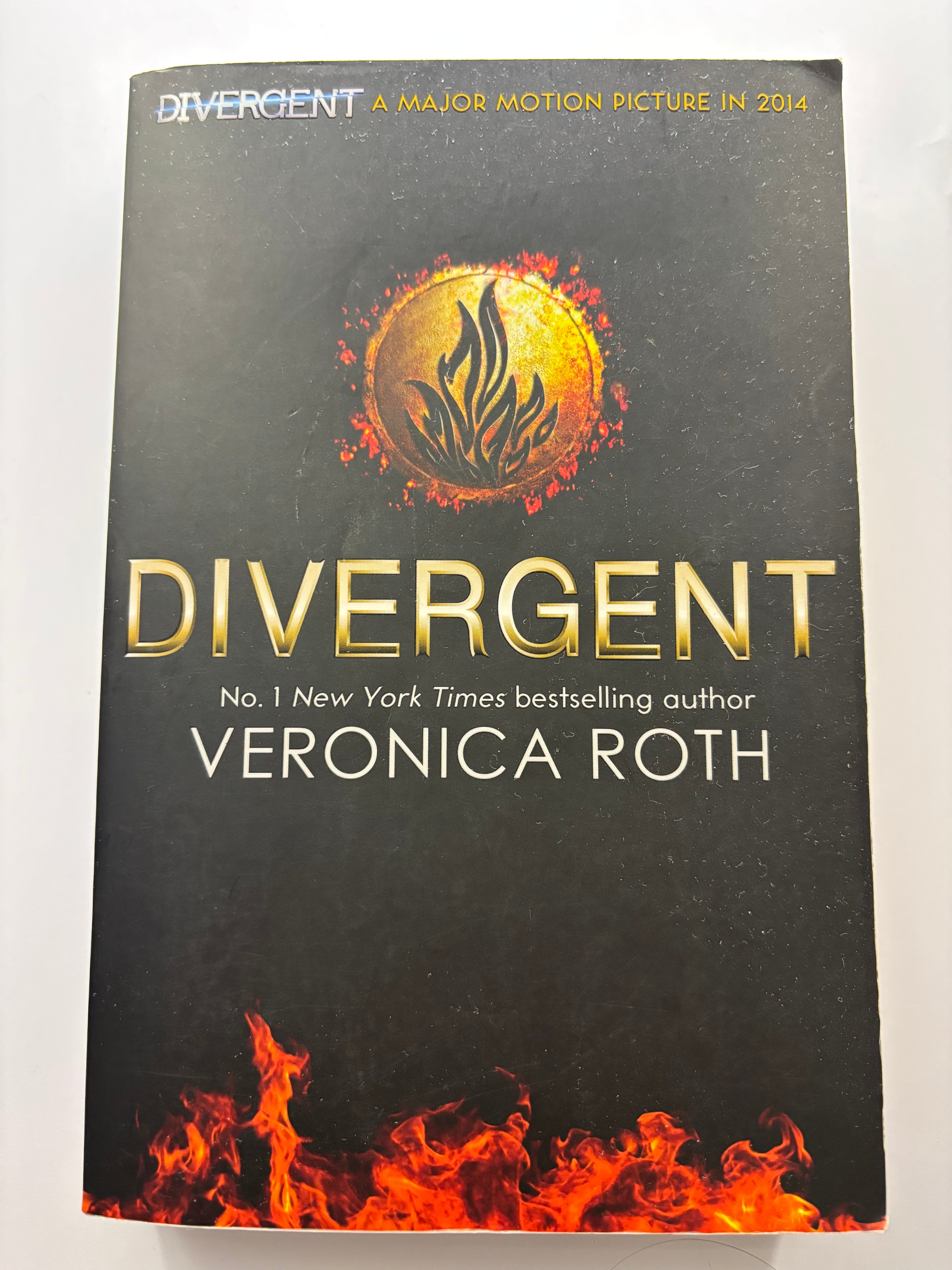 Divergent by Veronica Roth