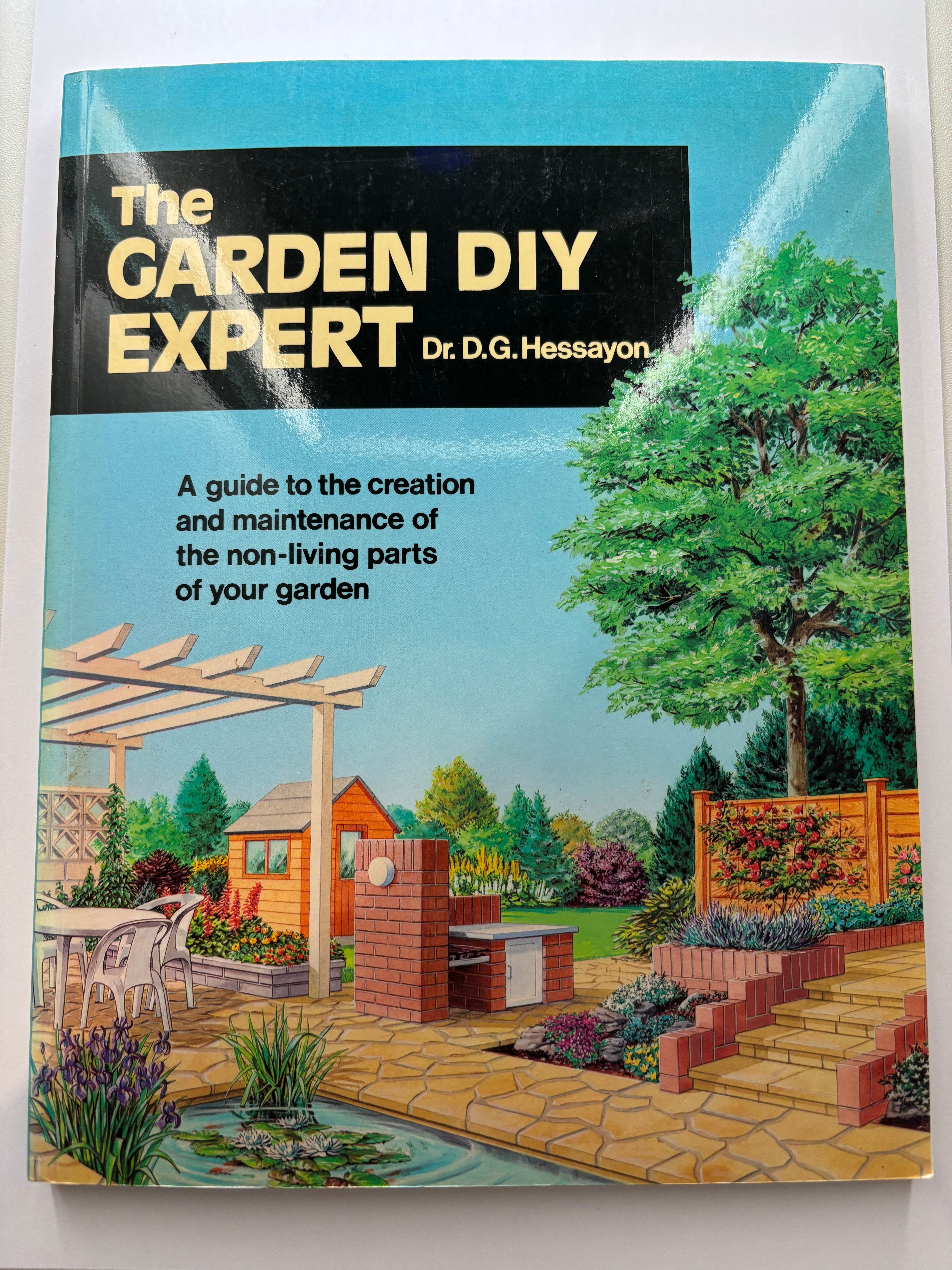The Garden DIY Expert by Dr D.G. Hessayon