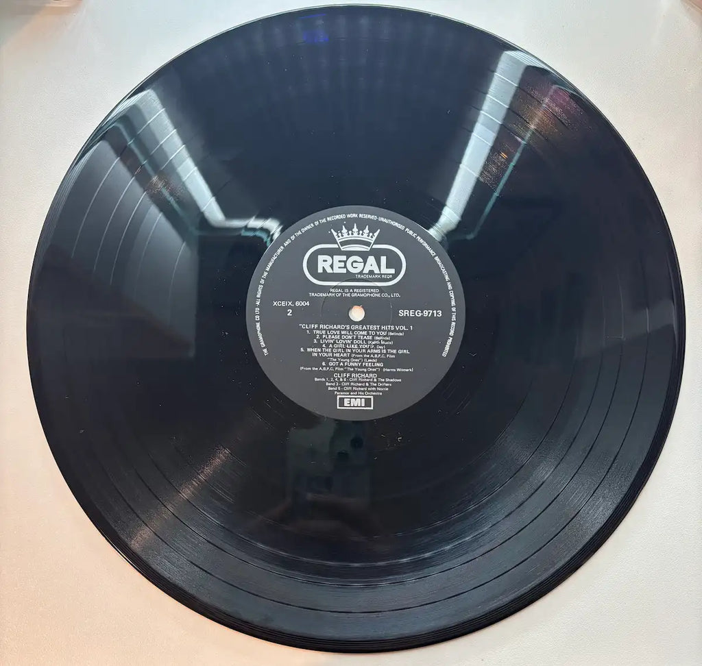 Cliff Richard Greatest Hits Vol 1 vinyl record label REGAL UK